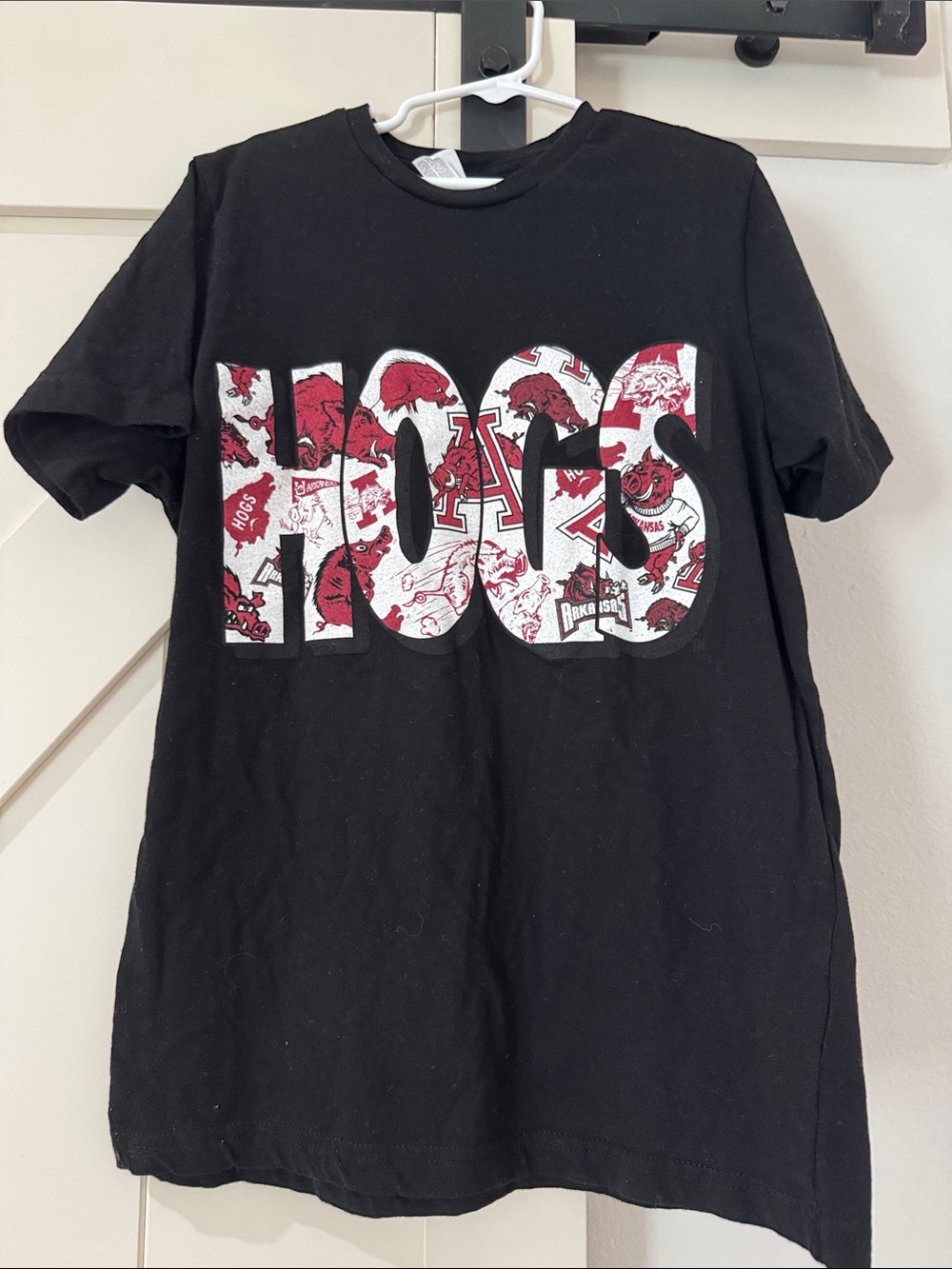 Arkansas Hogs Boys Graphic Short Sleeve Tee in Black & Red large